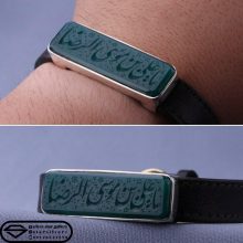 دستبند عقیق سبز خطی-نقش یا علی بن موسی الرضا -بند چرم طبیعی